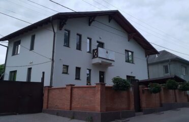 Centrul Educațional „Cheițele Cunoașterii” — Școli