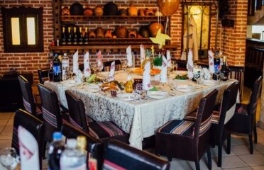 La Crâșmă — Restaurants