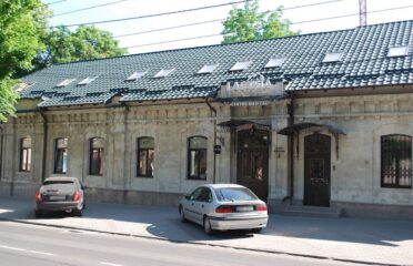 Centrul Medical Consultativ Lacteia — Clinici și spitale
