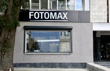 Școala Fotomax — Școli