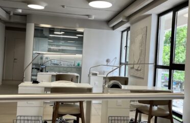 MeWe Nail Salon — Manichiură și pedichiură