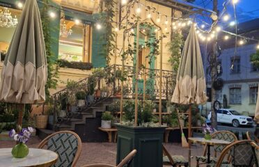 Bonjour Café Maison — Cafenele