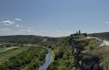 Gloria Guide — Ghizi și excursii