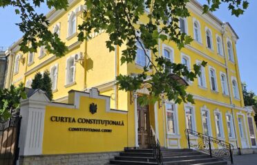 Curtea Constituțională — Instanțe și procuratură