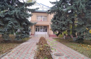 Primăria orașului Codru — City Hall and district offices
